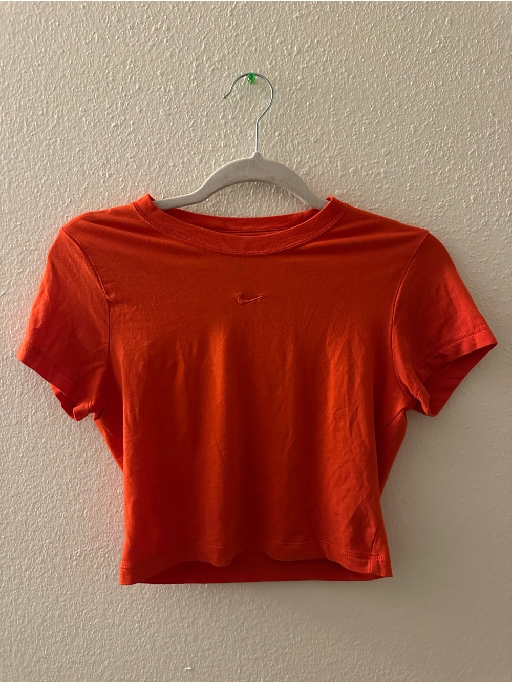 Nike Women’s Bright Orange Cropped Tee - Picture 1 of 3
